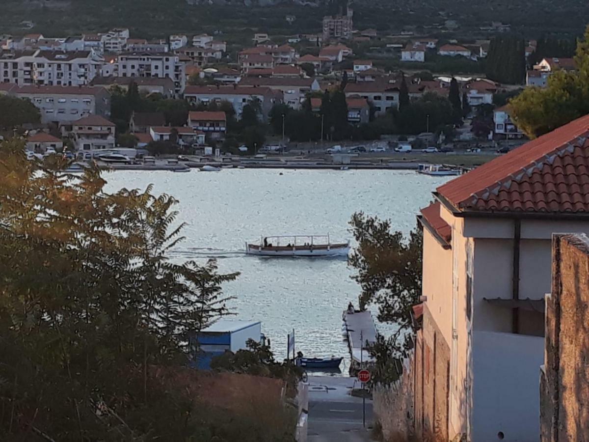 Apartment Dinka Trogir Bagian luar foto