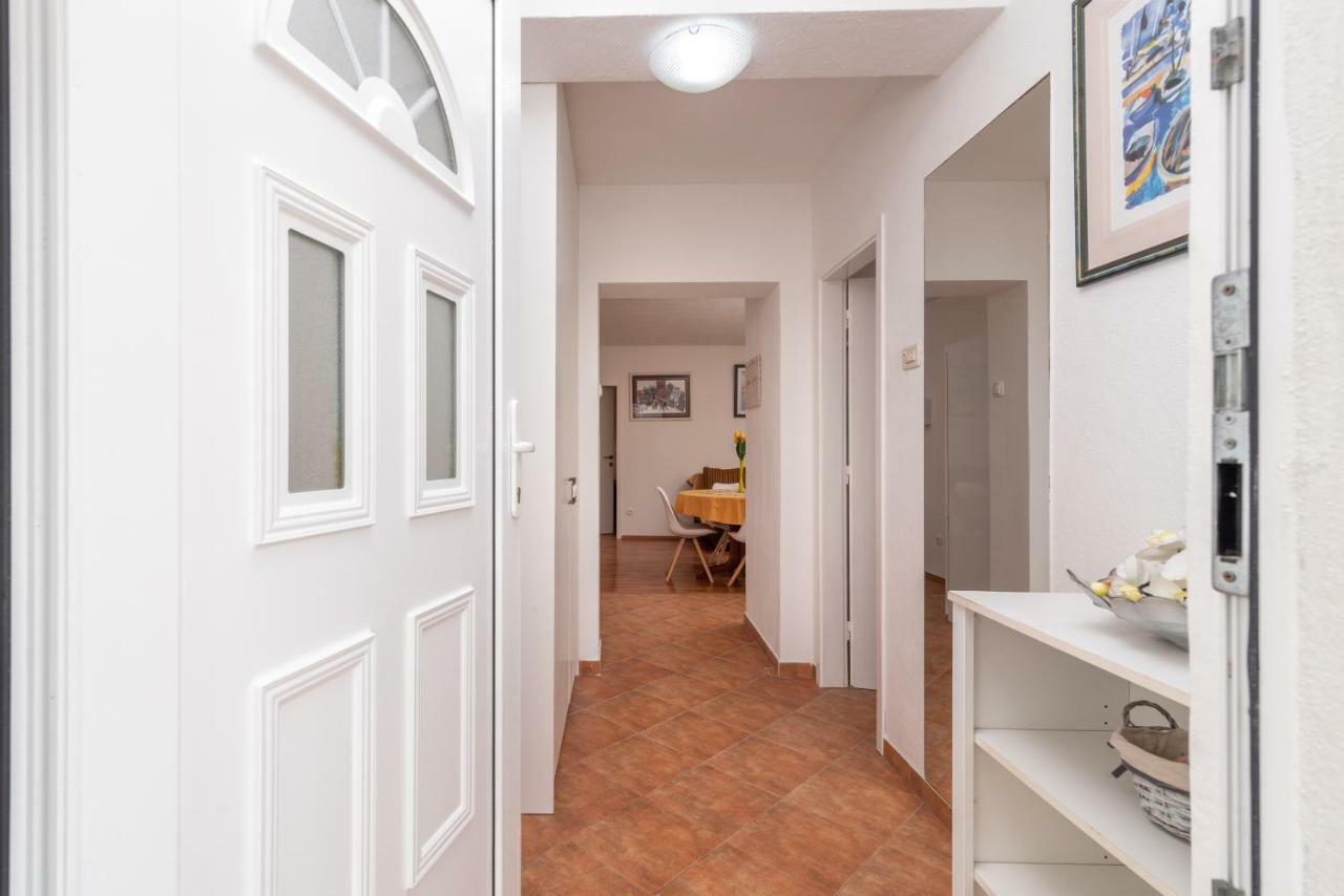 Apartment Dinka Trogir Bagian luar foto