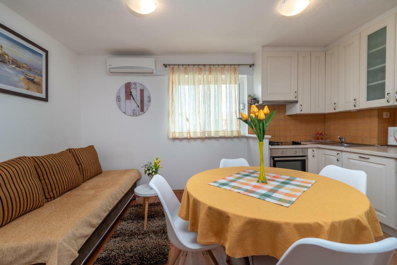 Apartment Dinka Trogir Bagian luar foto