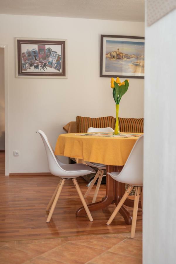 Apartment Dinka Trogir Bagian luar foto