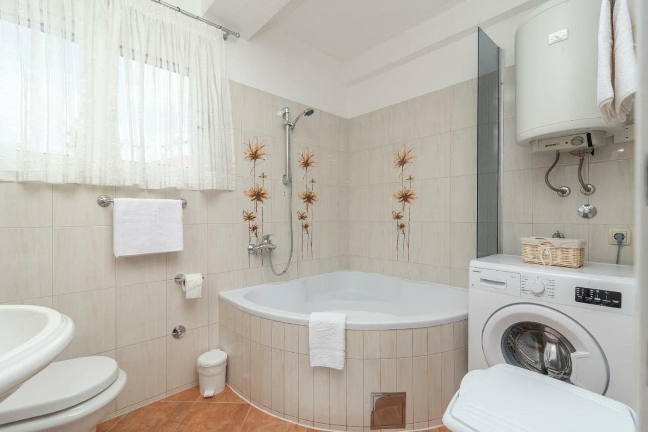 Apartment Dinka Trogir Bagian luar foto