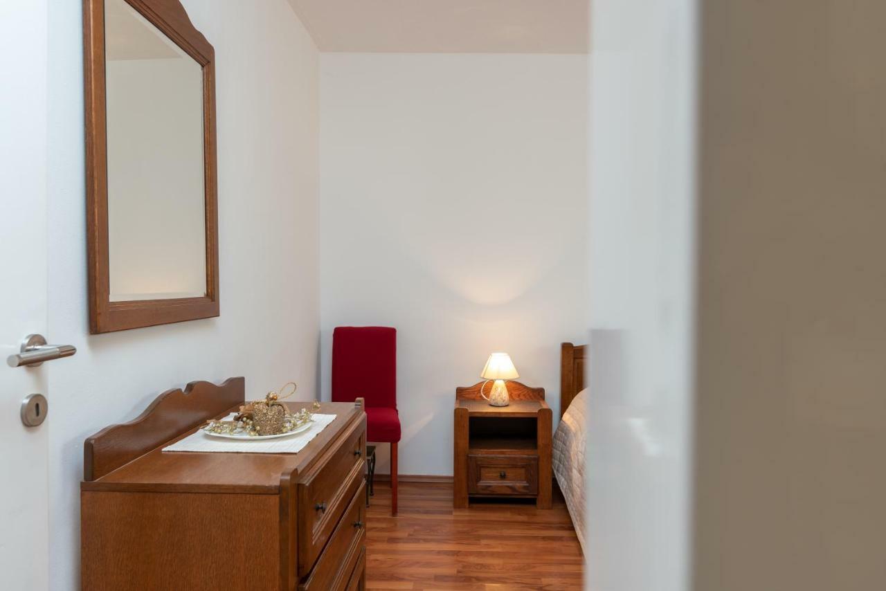 Apartment Dinka Trogir Bagian luar foto