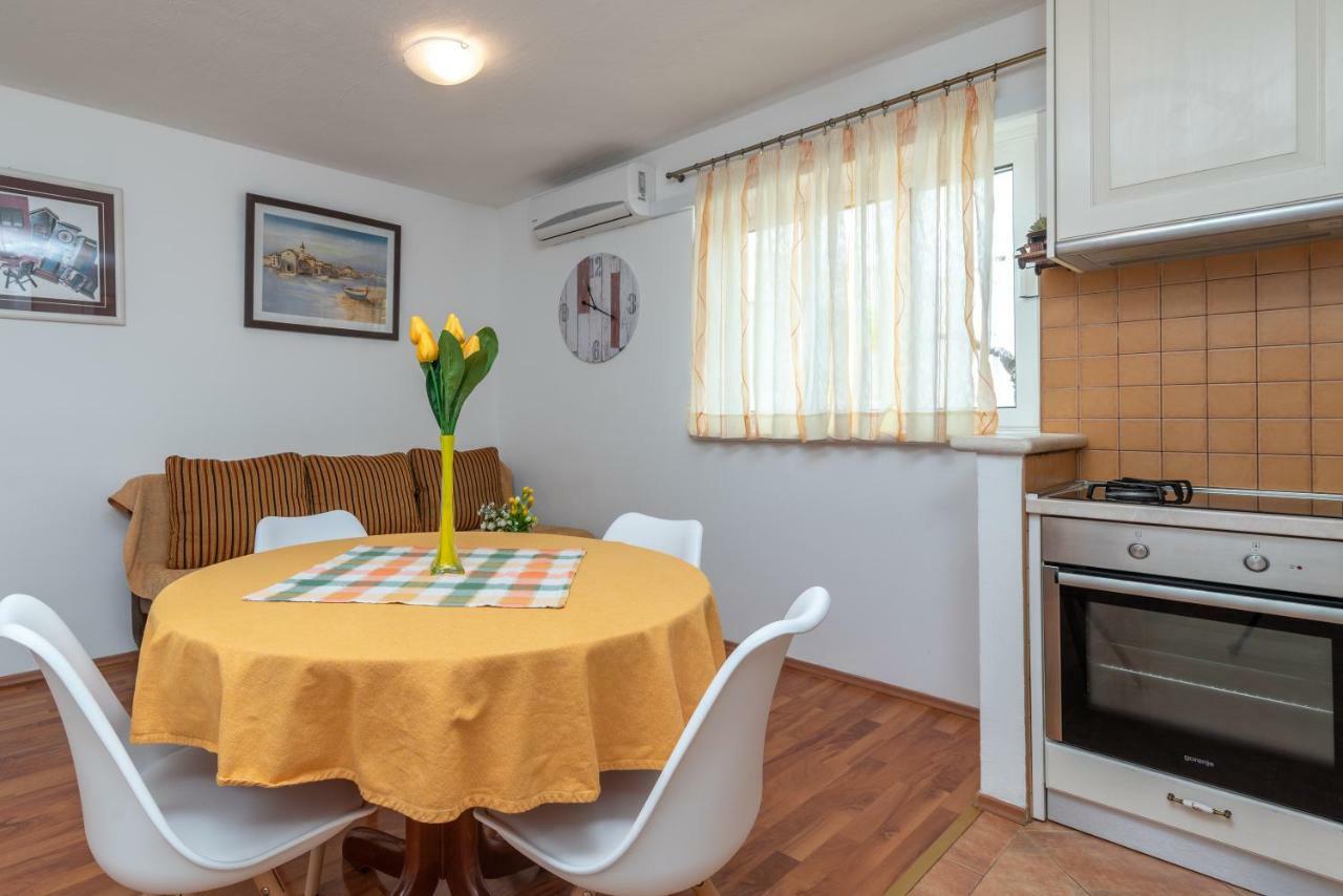 Apartment Dinka Trogir Bagian luar foto