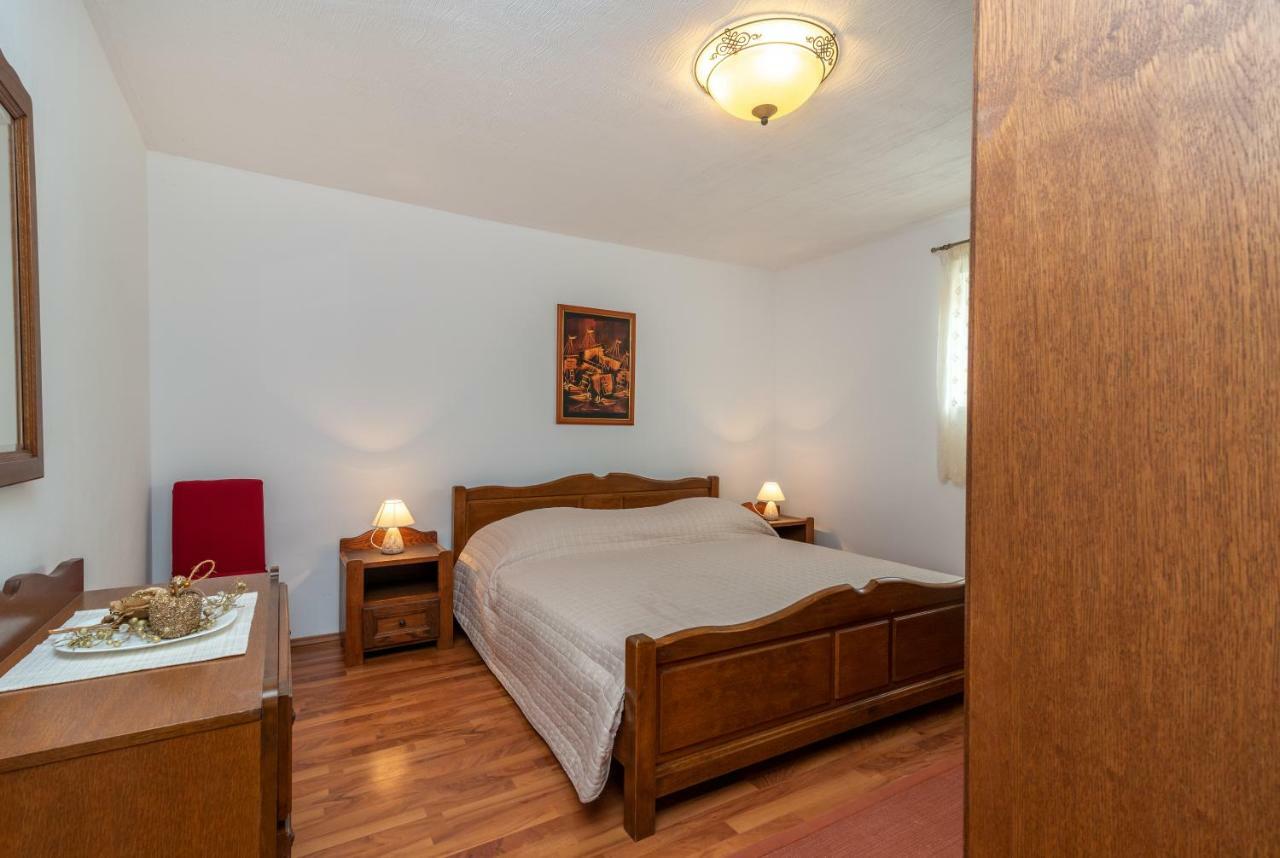 Apartment Dinka Trogir Bagian luar foto